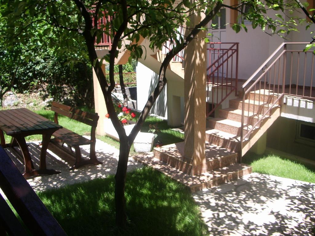 Apartmani Stanovcic Donji Morinj Exteriör bild