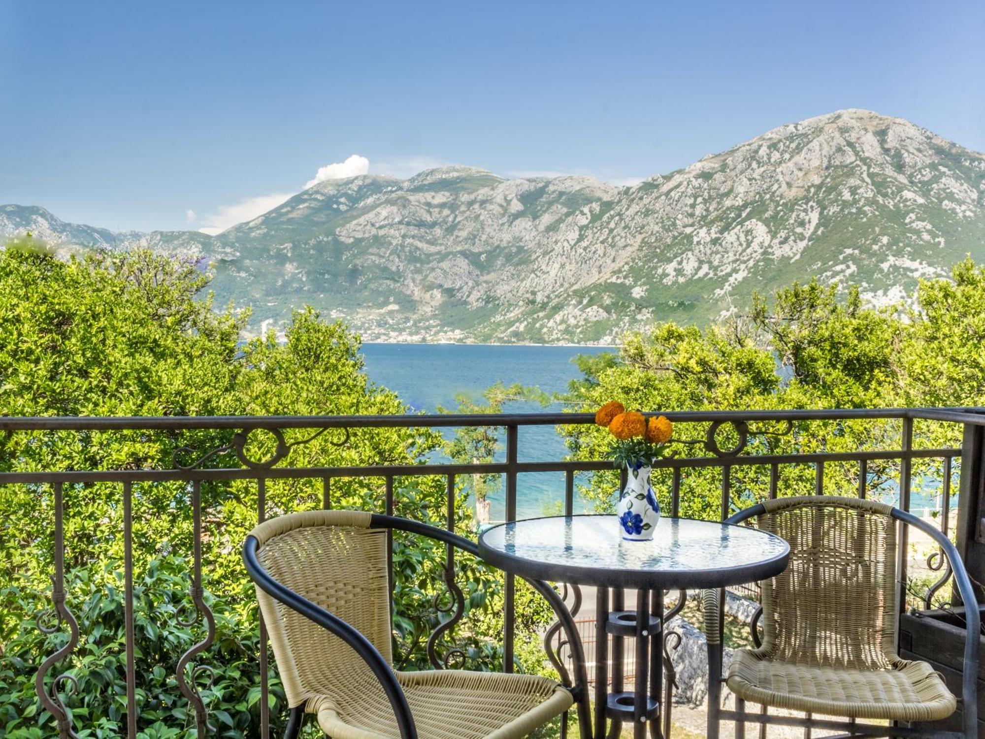 Apartmani Stanovcic Donji Morinj Exteriör bild